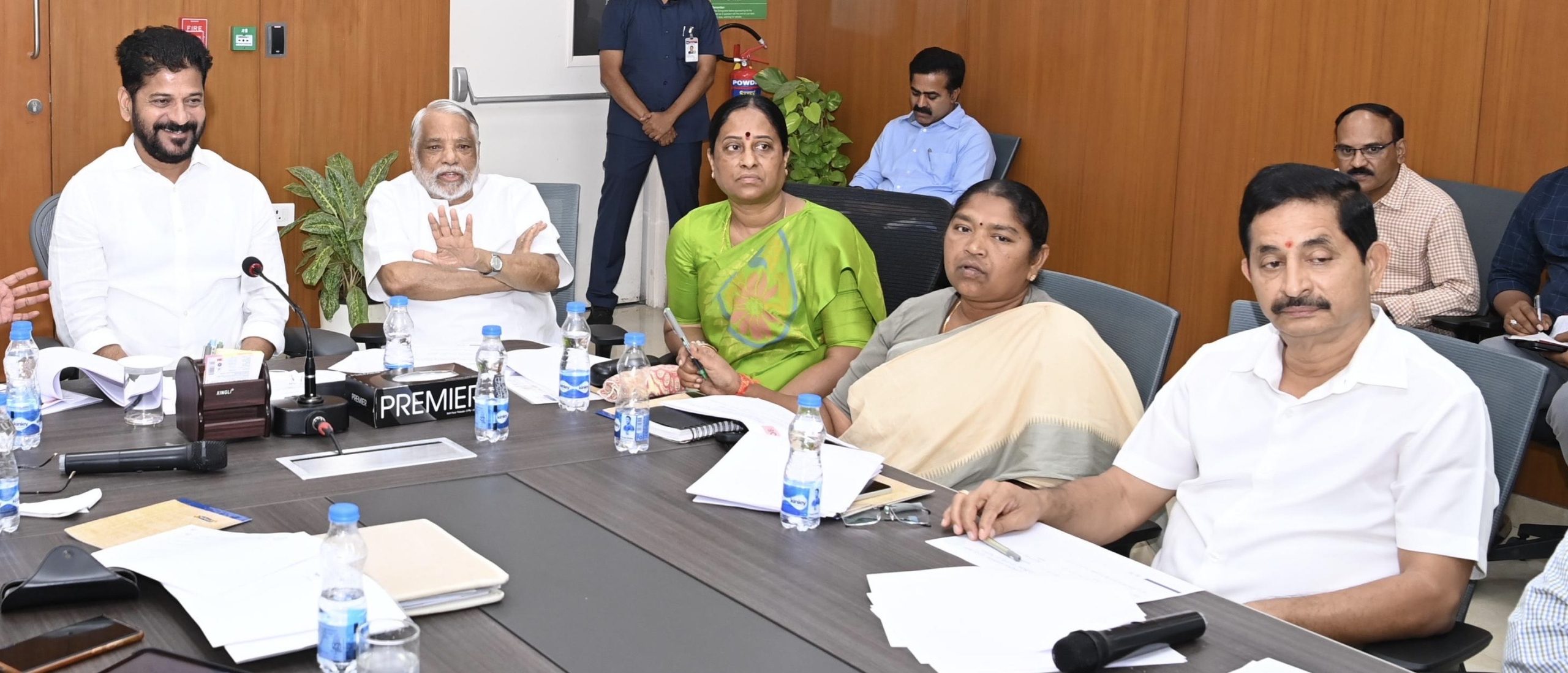 Pay employment guarantee dues