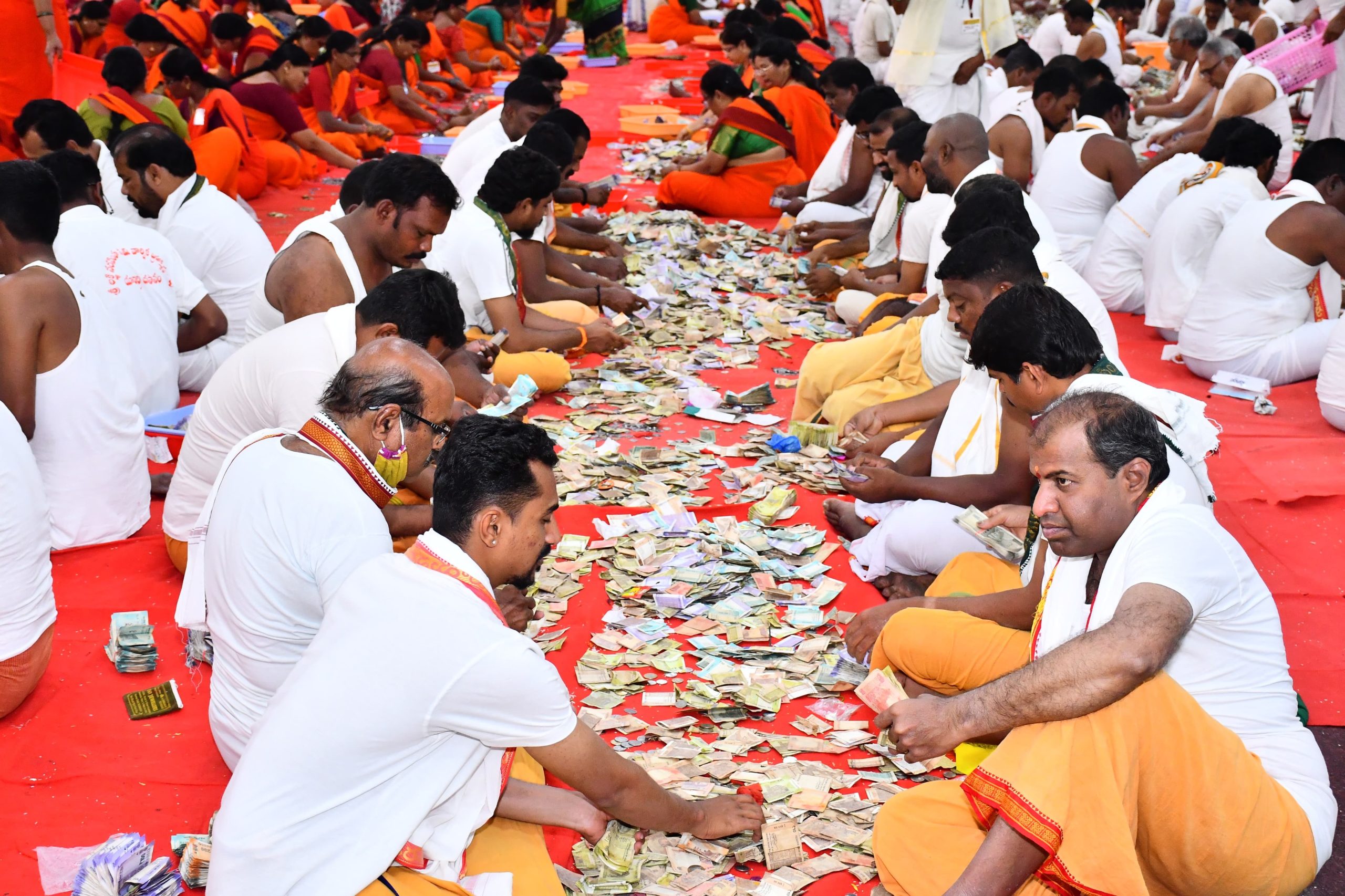 యాదగిరిగుట్ట ఆల‌య‌ హుండీ ఆదాయం రూ.4.03 కోట్లు