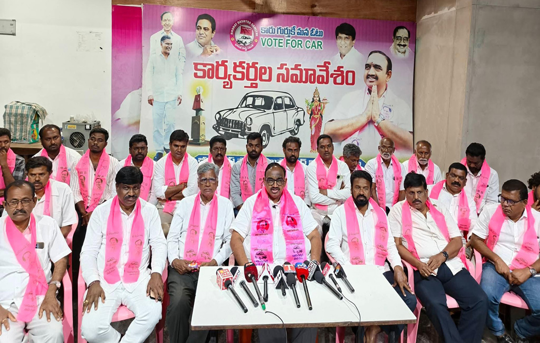 ప్రజాస్వామ్యం ప్రమాదంలో పడింది