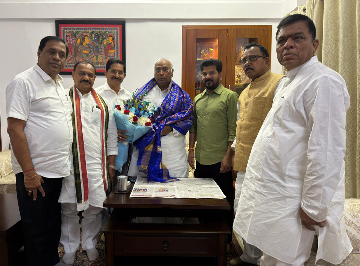 ఖర్గేను కలిసిన సీఎం, టీపీసీసీ చీఫ్