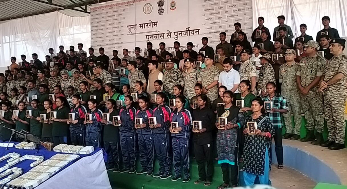 ఛ‌త్తీస్‌గ‌ఢ్ లో 108మంది మావోయిస్టుల లొంగుబాటు 