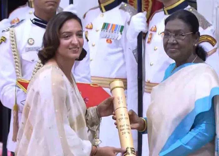 అట్టహాసంగా ‘పద్మ’ పురస్కారాల ప్ర‌దానం