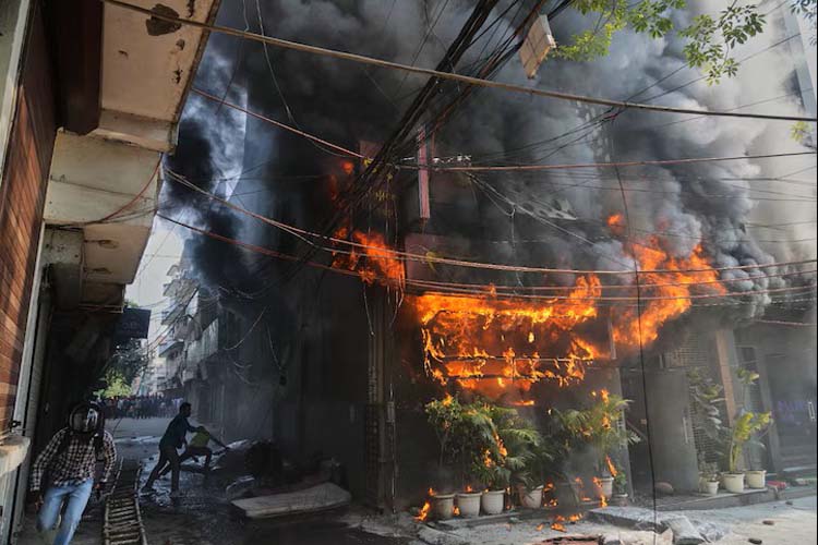 దిల్లీ హోటల్‌లో ఘోర అగ్నిప్రమాదం