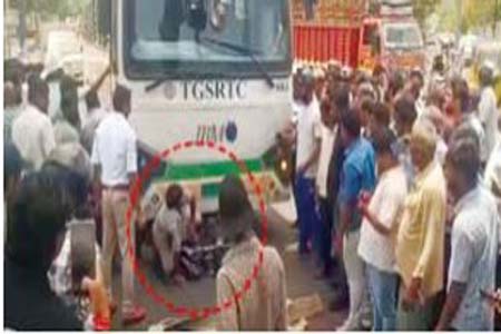‘జూబ్లీ’ వద్ద ప్రయాణికులపైకి దూసుకెళ్లిన బస్సు