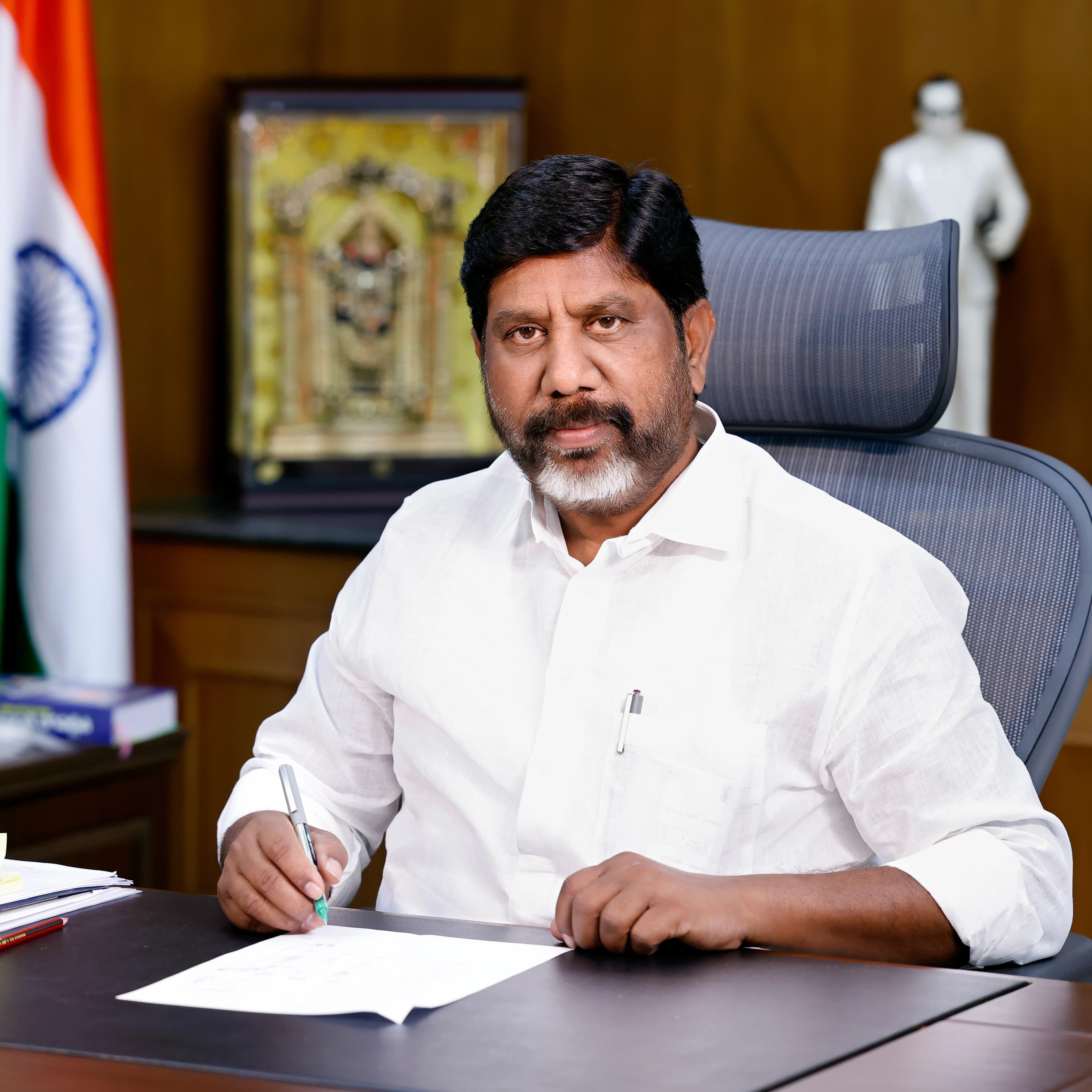 అధికారుల సమస్యలపై సత్వర నిర్ణయం తీసుకోండి